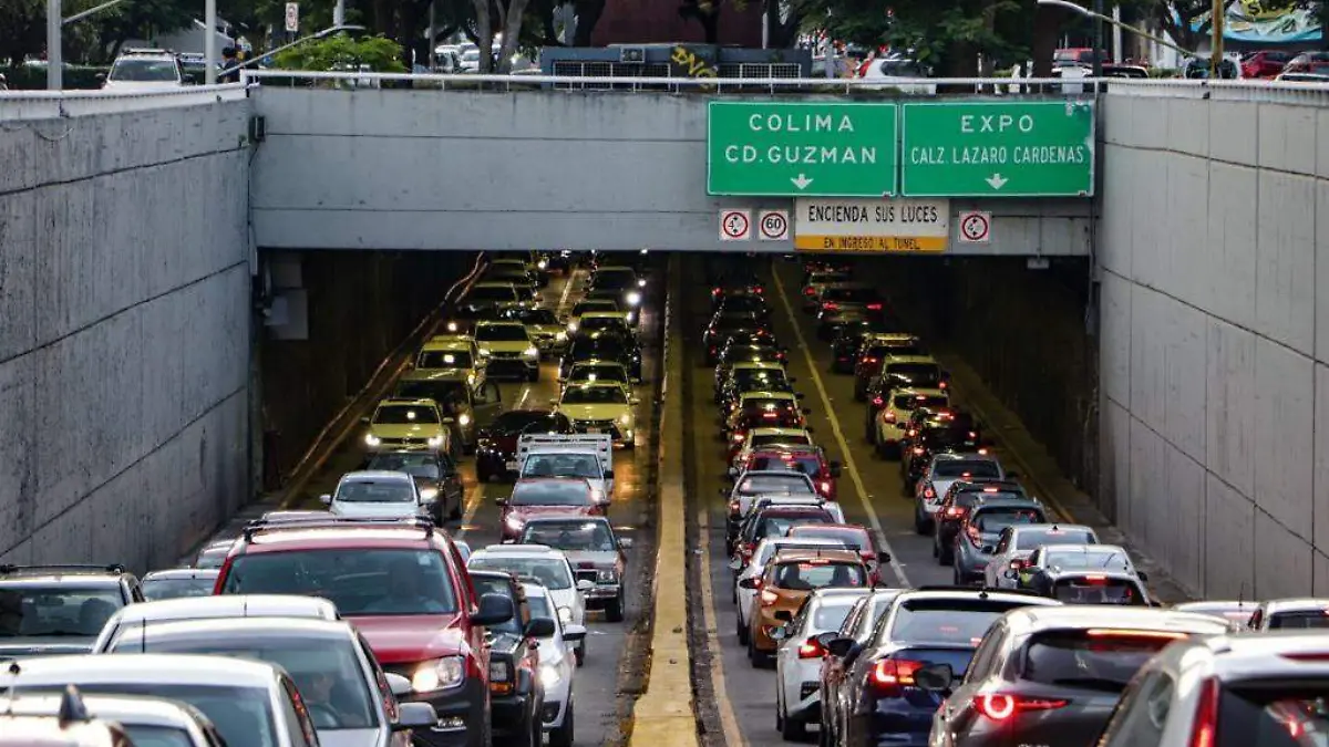 Carga vehicular en la avenida López Mateos